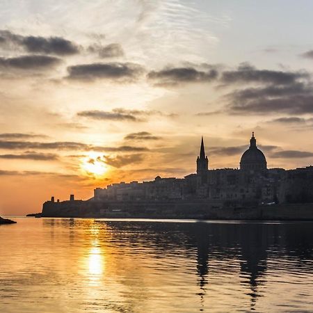 Picturesque Sliema Pad Steps From The Seafrontアパートメント エクステリア 写真