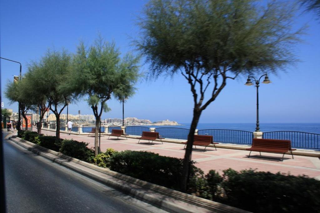 Picturesque Sliema Pad Steps From The Seafrontアパートメント エクステリア 写真